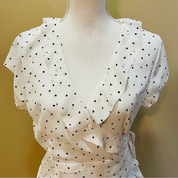 Aritzia Sunday Best White and Black Heart Wrap Dress Size 8 - Picture 3 of 9